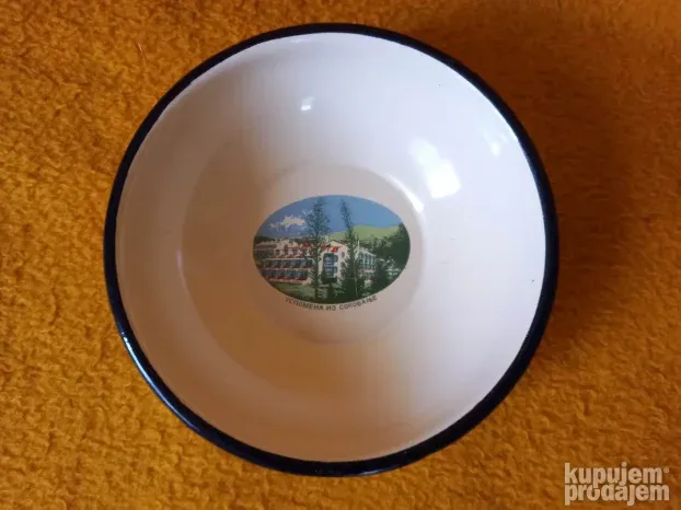 Lepa emajlirana cinija
