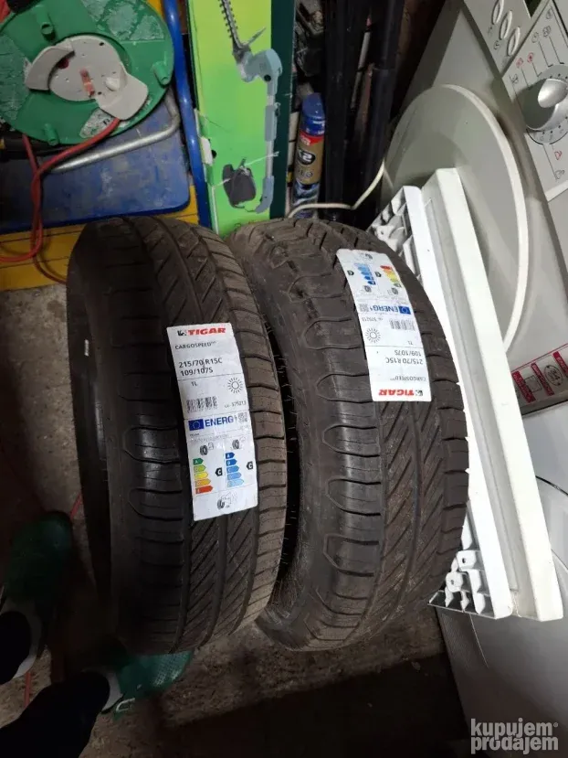 Gume 215-70-15c dve letnje