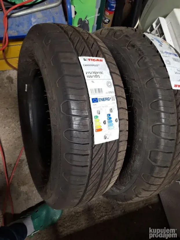 Gume 215-70-15c dve letnje