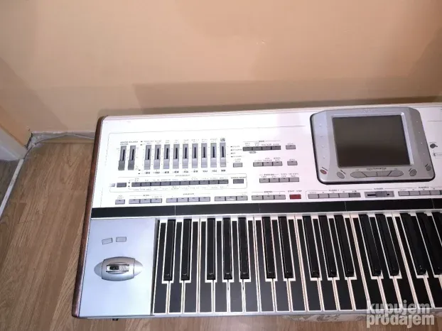 Korg pa2 skracena  karaoke ,ritmovi boje bas i kontre