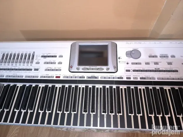Korg pa2 skracena  karaoke ,ritmovi boje bas i kontre