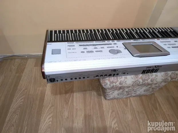 Korg pa2 skracena  karaoke ,ritmovi boje bas i kontre