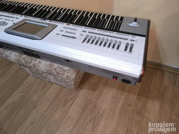 Korg pa2 skracena  karaoke ,ritmovi boje bas i kontre