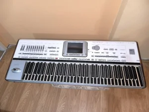 Korg pa2 skracena  karaoke ,ritmovi boje bas i kontre