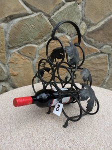 Stalak za vino kovano gvozdje rucni rad veoma kvalitetan