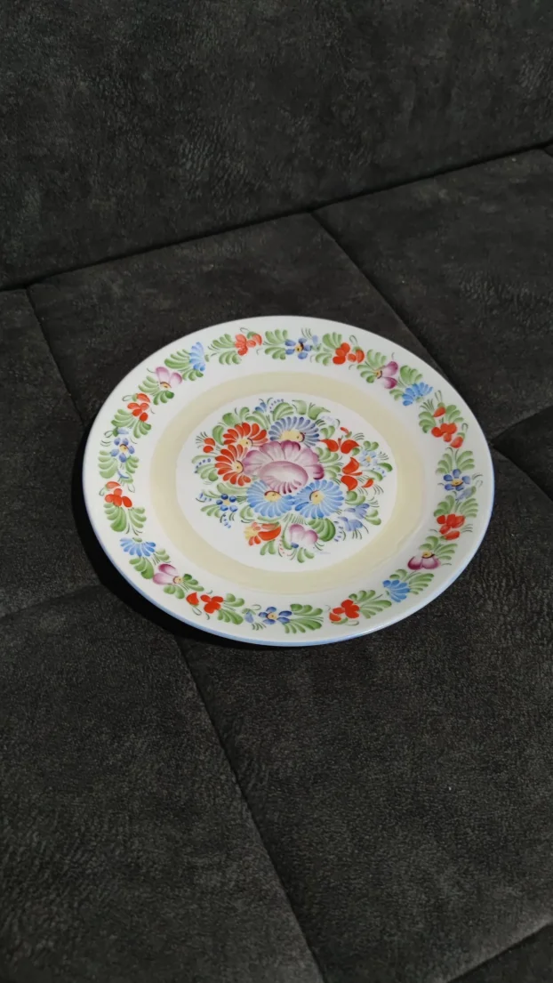 Ukrasni  tanjir ,precnika 24cm