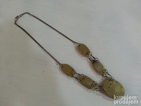 Stara ogrlica sa poludragim kamenom, Prelepa