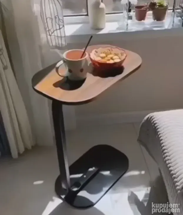 Stocic visenamenski vise boja drvo i metal