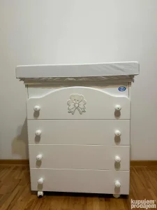 Krevetac i komoda za presvlacenje sa kadicom za kupanje