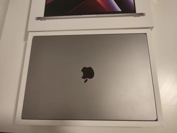 MacBook Pro M2 16" 2023 16GB / 1TB TOP PERFEKTAN
