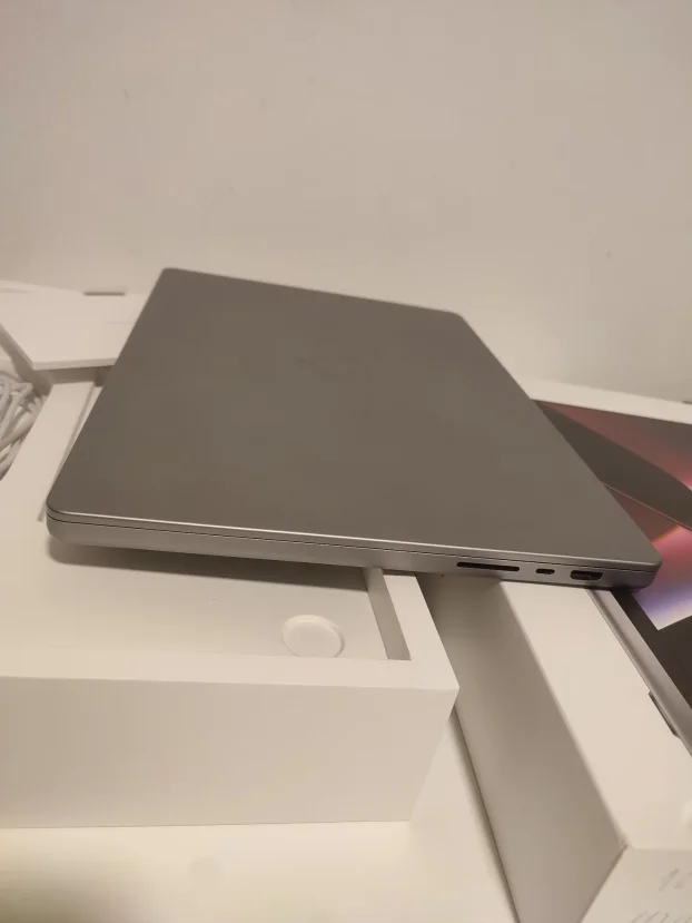 MacBook Pro M2 16" 2023 16GB / 1TB TOP PERFEKTAN