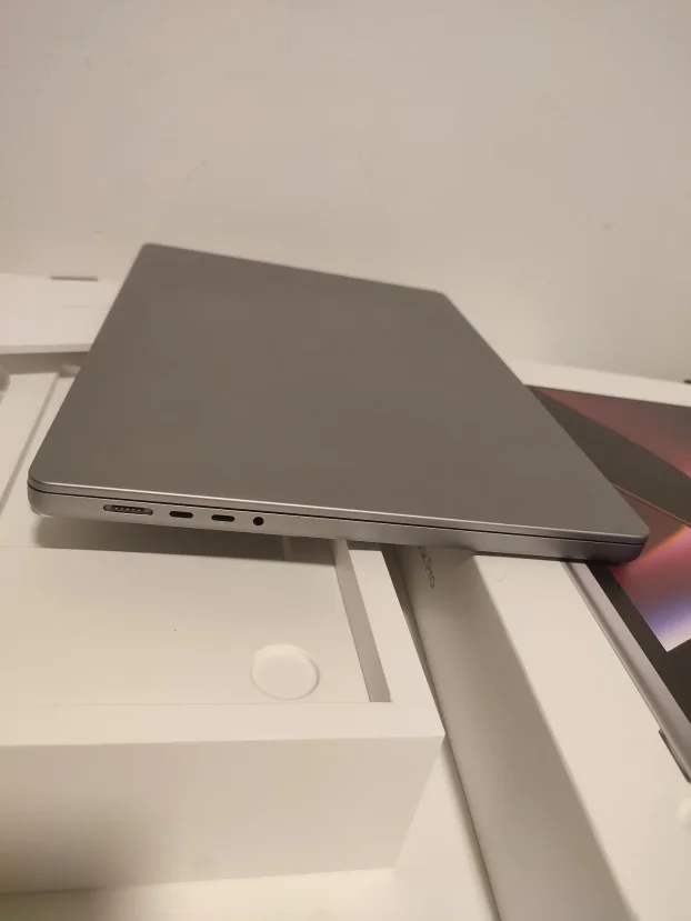 MacBook Pro M2 16" 2023 16GB / 1TB TOP PERFEKTAN