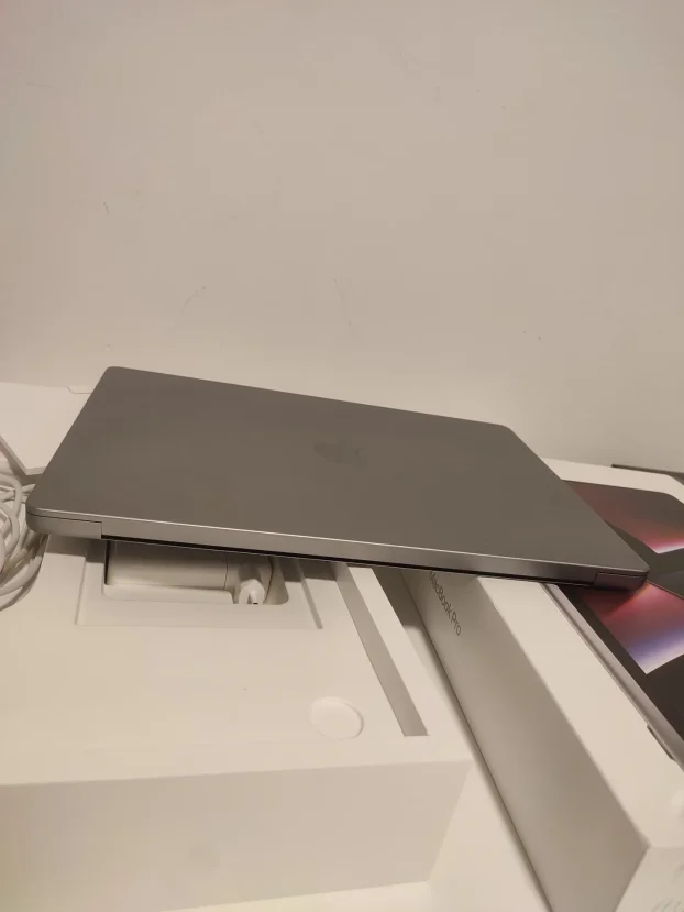 MacBook Pro M2 16" 2023 16GB / 1TB TOP PERFEKTAN