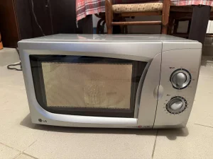 KAO NOVA Mikrotalasna pećnica LG 1200 wati uvoz iz nemačke