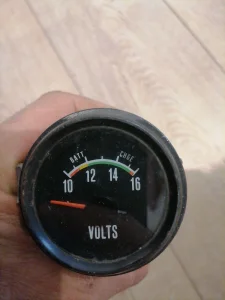 volt metar satić za automobil traktor motor