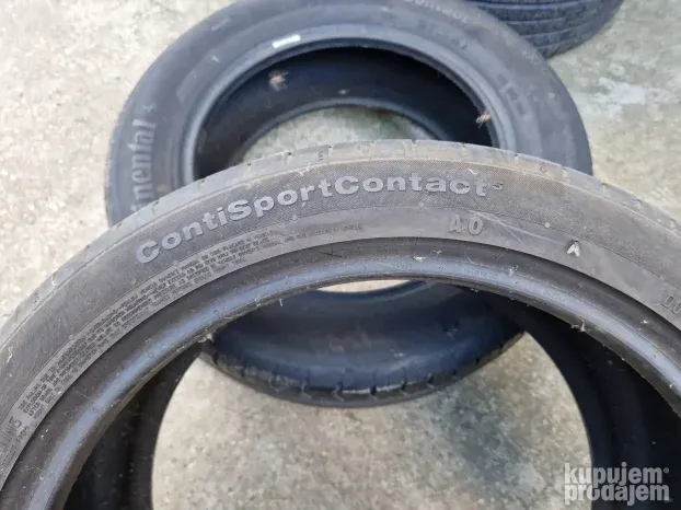Dve dobre letnje gume 18 ice CONTINENTAL 245 40 18 sa 5.5mm