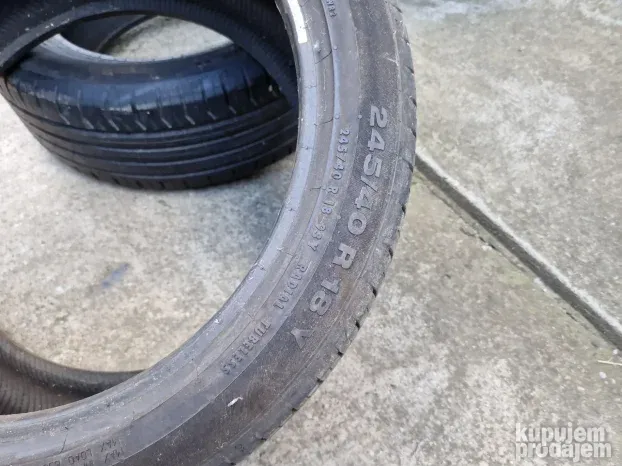 Dve dobre letnje gume 18 ice CONTINENTAL 245 40 18 sa 5.5mm