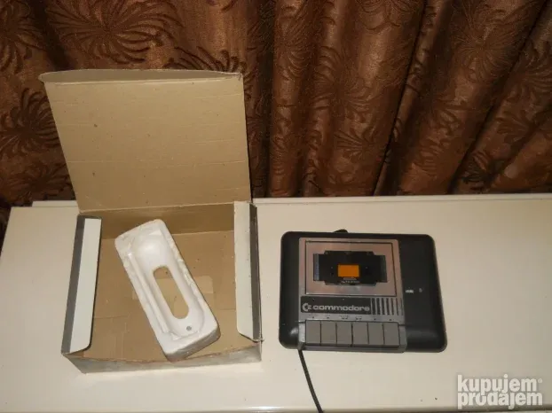 Kasetofon Commodore 16/plus