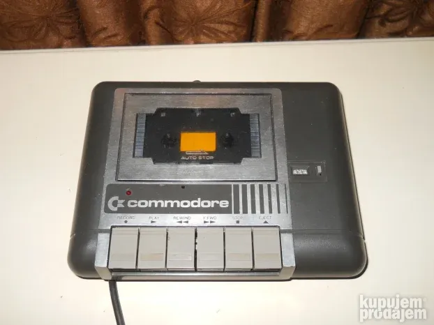 Kasetofon Commodore 16/plus