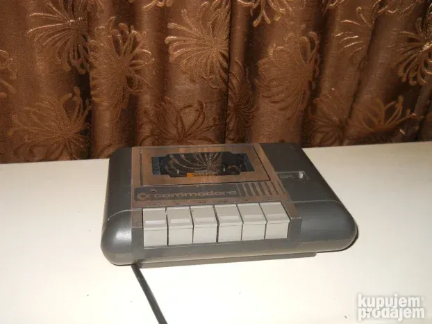 Kasetofon Commodore 16/plus