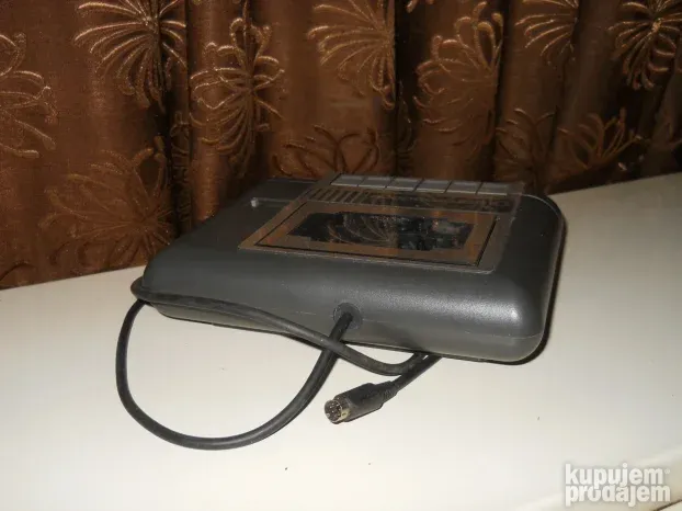 Kasetofon Commodore 16/plus