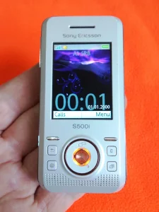 Sony ericsson S 500i, kao nov, sim free. Tajmer 76 h, 50 min
