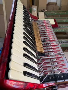 Skandali četvoroglasna