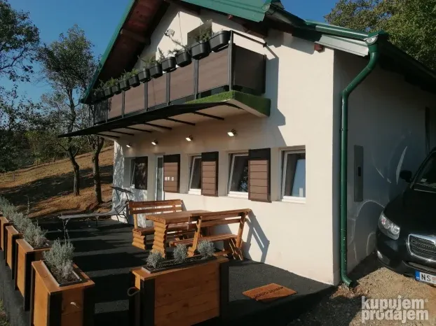 Sremska Kamenica, 4.0 četvorosobna, 92 m²