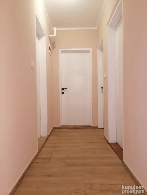 Sremska Kamenica, 4.0 četvorosobna, 92 m²