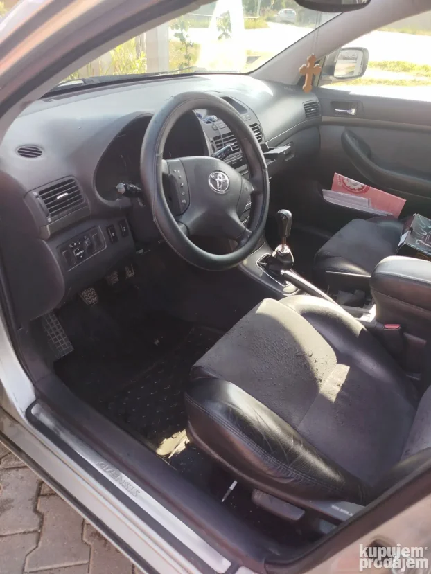 2005 Toyota Avensis 2.0