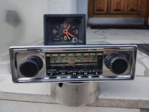 Grundig radio aparat i sat oldtajmer