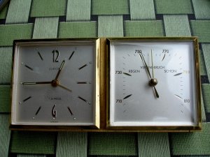 EUROPA - stari nemački mehanički stoni sat sa barometrom