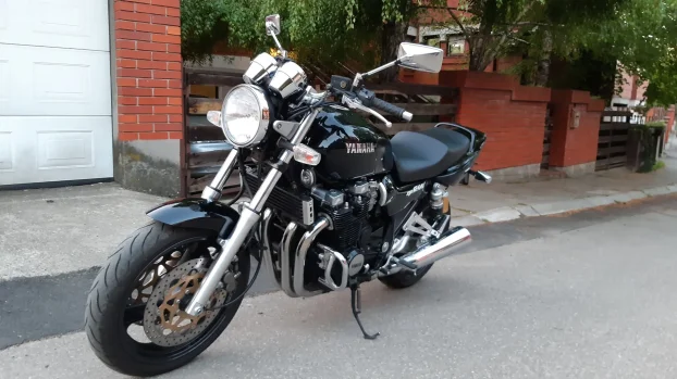 YAMAHA XJR1200