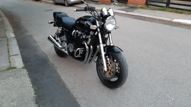 YAMAHA XJR1200