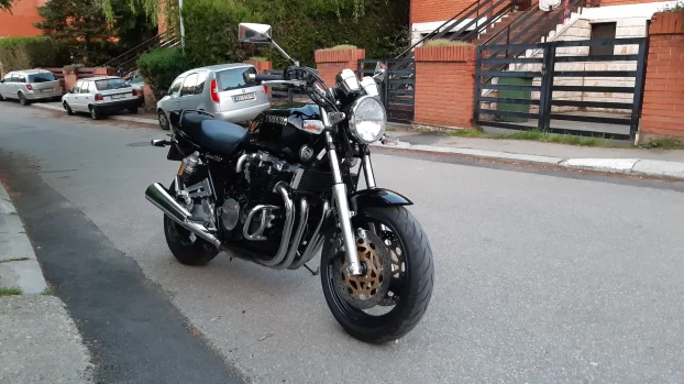 YAMAHA XJR1200