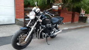 YAMAHA XJR1200