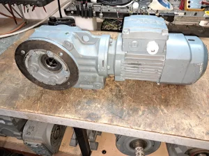 Reduktori 0,12 kw 13 o/min sa kocnicom