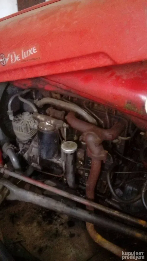 Traktor Ferguson 533  koji nije u upotrebi 10godina