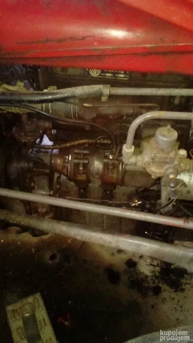 Traktor Ferguson 533  koji nije u upotrebi 10godina