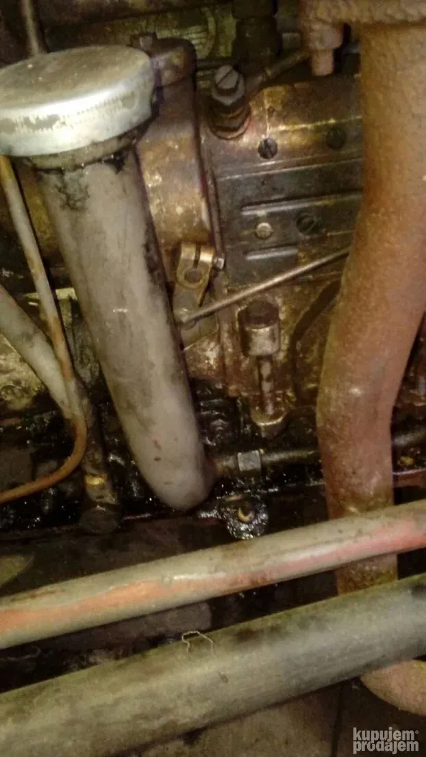 Traktor Ferguson 533  koji nije u upotrebi 10godina