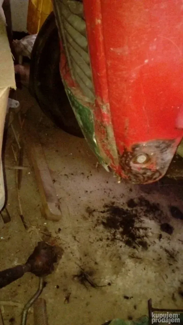 Traktor Ferguson 533  koji nije u upotrebi 10godina