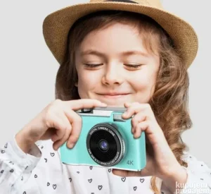 Digitalni retro dečiji fotoaparat