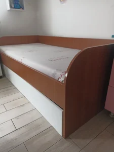 Krevet sa velikom viokom