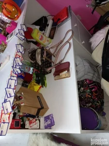 Prodajem opremu za butik