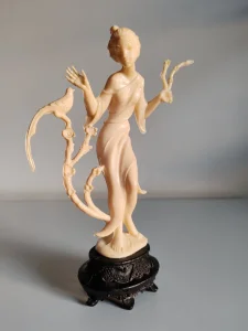 stara figura, skulptura, Gejsa