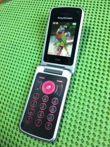 Sony ericssn T 707, redak, sve mreze, sa manjim nedostatkom.