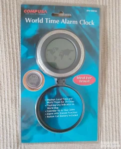 Digitalni sat. Svetski pokazivač vremena sa alarmom. Novo!