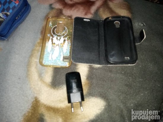 HTC punjač i 2 maske za telefon