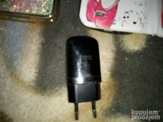 HTC punjač i 2 maske za telefon