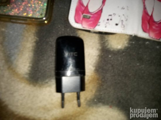 HTC punjač i 2 maske za telefon
